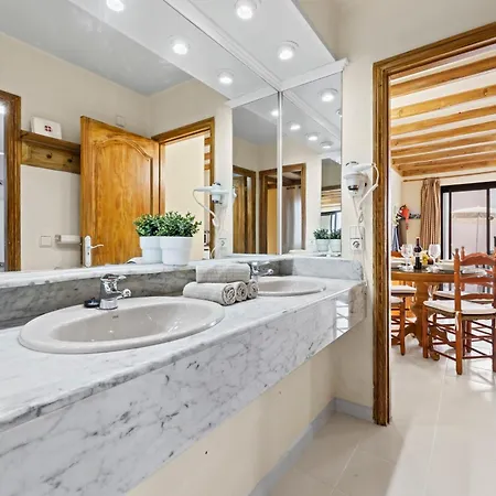 Home2book Sunny Apt Pool & Beach, Διαμέρισμα *