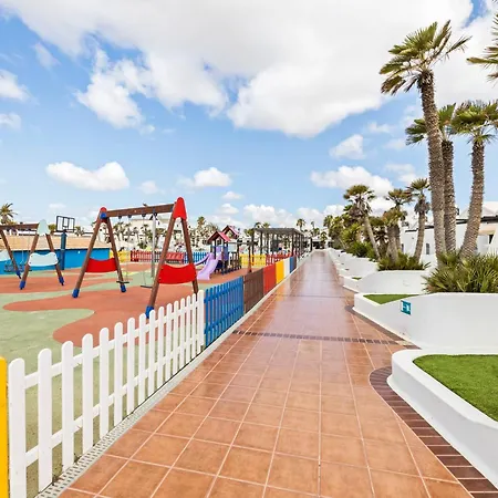Home2book Sunny Apt Pool & Beach, Apartman
